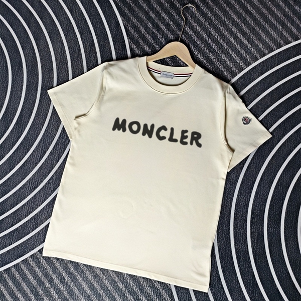 モンクレールTシャツ正面デザイン